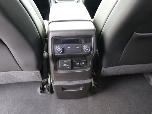 Used 2023 GMC Acadia SLT image 26