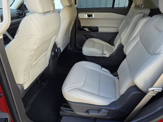 Used 2022 Ford Explorer Platinum w/ Equipment Group 601A AWD/4WD image 11