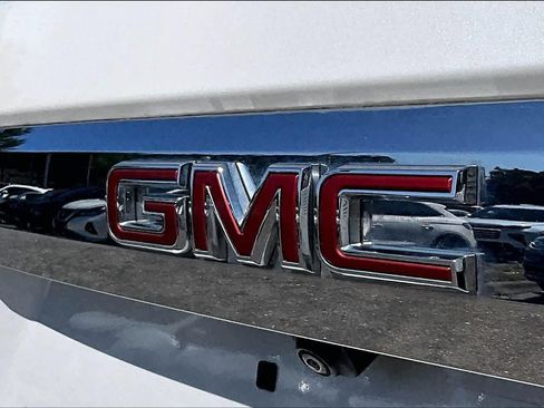 Used 2024 GMC Yukon SLT w/ SLT Luxury Package AWD/4WD image 30