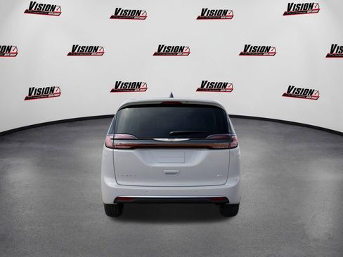 New 2026 Chrysler Pacifica Select image 7
