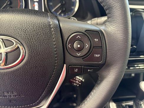 Used 2018 Toyota Corolla SE w/ SE Premium Package FWD image 16