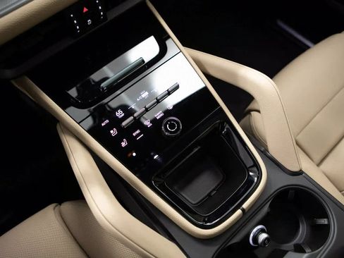 Certified 2025 Porsche Cayenne image 16