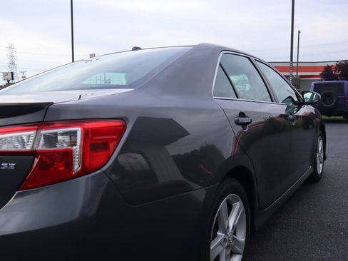 Used 2014 Toyota Camry SE w/ Leather Package FWD image 30