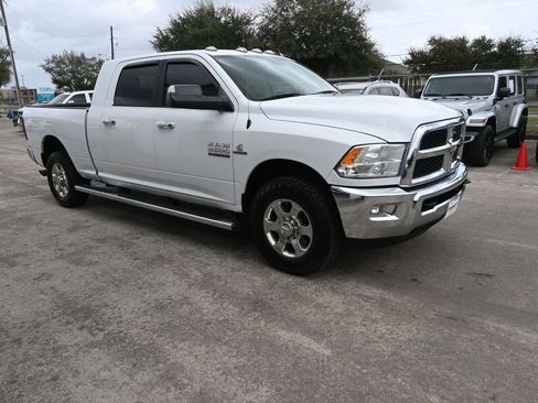 Used 2018 RAM 2500 SLT w/ Luxury Group image 31