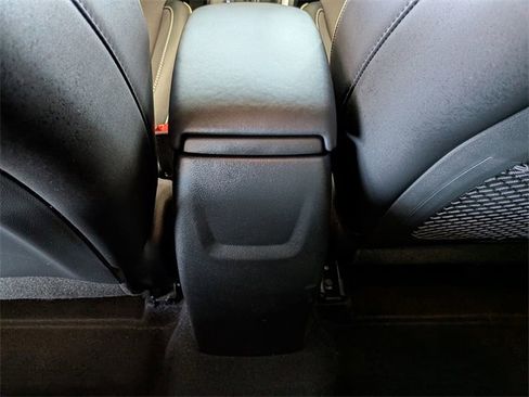 Used 2022 Hyundai Venue Limited image 29