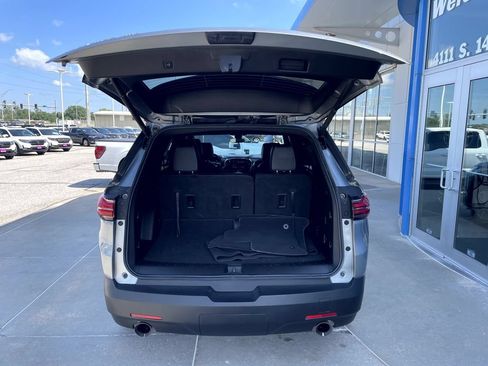 Used 2023 Chevrolet Traverse LT AWD/4WD image 9