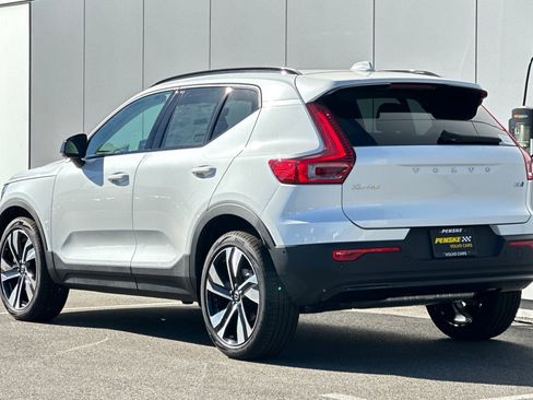 New 2026 Volvo XC40 B5 Ultra w/ Climate Package image 3