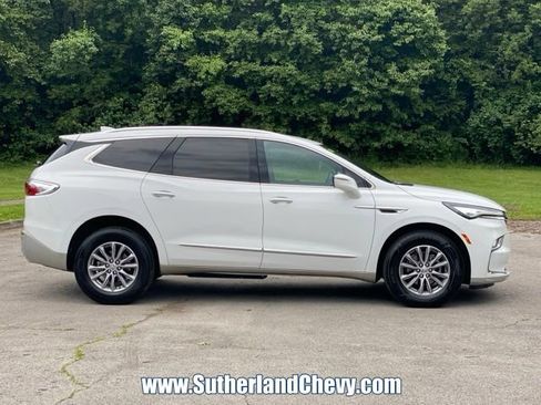 Used 2024 Buick Enclave Essence FWD image 8
