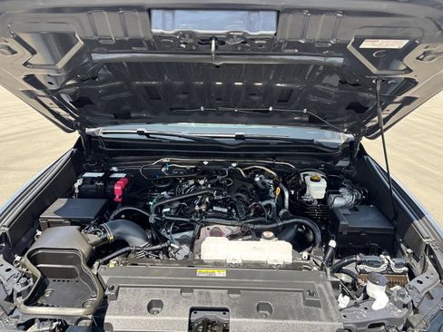 Used 2025 Toyota Tacoma SR5 AWD/4WD image 20