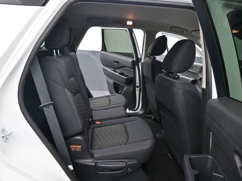 Used 2023 Nissan Pathfinder SV image 16