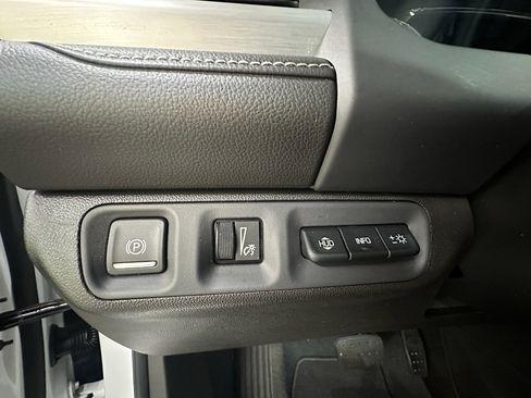 Used 2023 GMC Acadia SLT w/ Elevation Edition AWD/4WD image 28