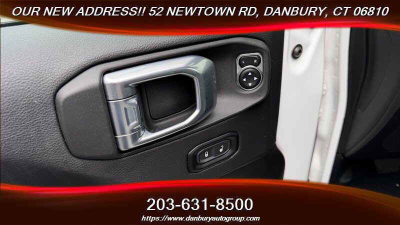 Used 2023 Jeep Wrangler Unlimited Sahara AWD/4WD image 10