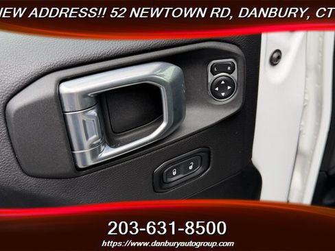 Used 2023 Jeep Wrangler Unlimited Sahara AWD/4WD image 10