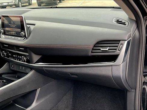 Certified 2025 Nissan Rogue SV AWD/4WD image 18