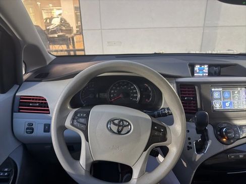 Used 2014 Toyota Sienna LE image 10