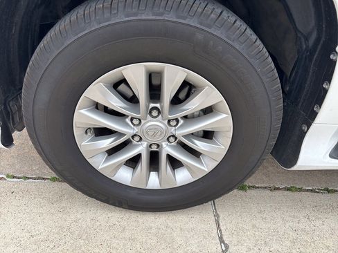 Used 2022 Lexus GX 460 Premium w/ Premium Package image 8