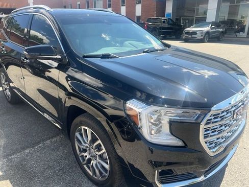 Used 2023 GMC Terrain Denali w/ Denali Premium Package image 3