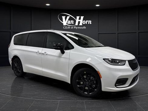 New 2026 Chrysler Pacifica Select w/ S Appearance Package image 39