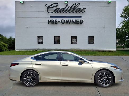 Used 2023 Lexus ES 350 w/ Premium Package image 2