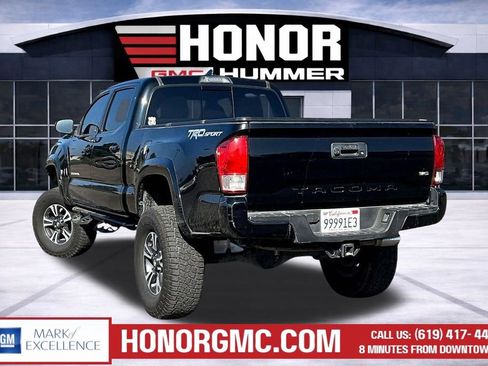 Used 2019 Toyota Tacoma TRD Sport image 4