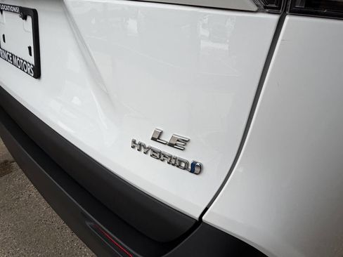 Used 2020 Toyota RAV4 LE image 13