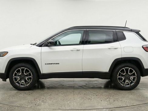 Used 2025 Jeep Compass Trailhawk AWD/4WD image 4