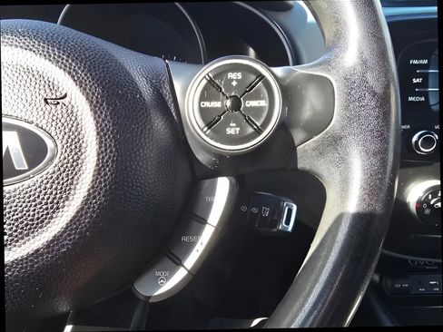 Used 2015 Kia Soul image 24