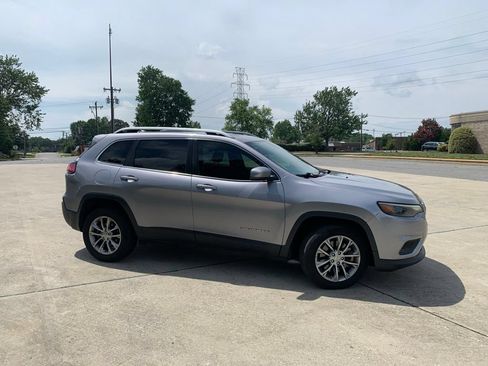 Used 2021 Jeep Cherokee Latitude Plus w/ Sun & Sound Group FWD image 11