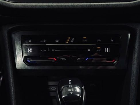 Used 2022 Volkswagen Tiguan SE R-Line image 32