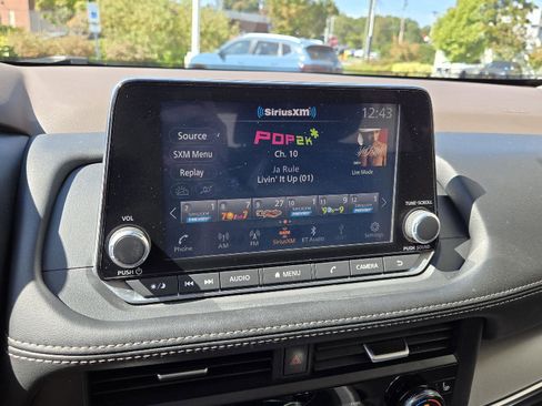 Used 2023 Nissan Rogue SV w/ SV Premium B Package image 26