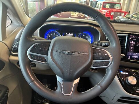 Used 2022 Chrysler Voyager LX FWD image 22