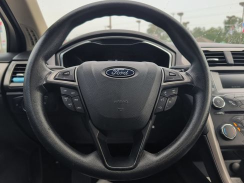Used 2018 Ford Fusion SE FWD image 11