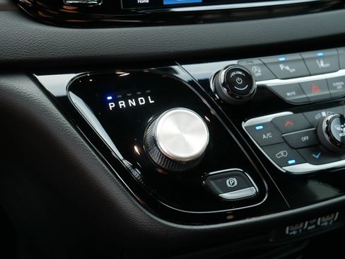 Used 2025 Chrysler Pacifica Select FWD image 24