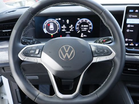 Certified 2025 Volkswagen Tiguan S FWD image 11