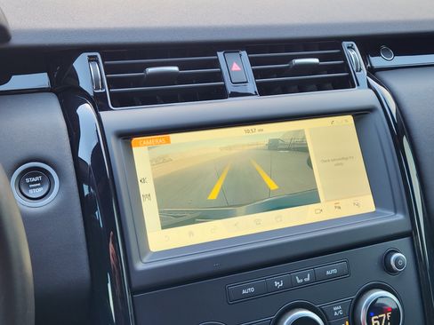 Used 2019 Land Rover Discovery SE image 17