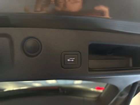 Certified 2023 Chevrolet Equinox LT image 9