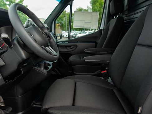 Used 2024 Mercedes-Benz Sprinter 3500 image 27