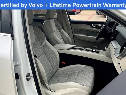 Used 2022 Volvo XC60 B5 Momentum image 9
