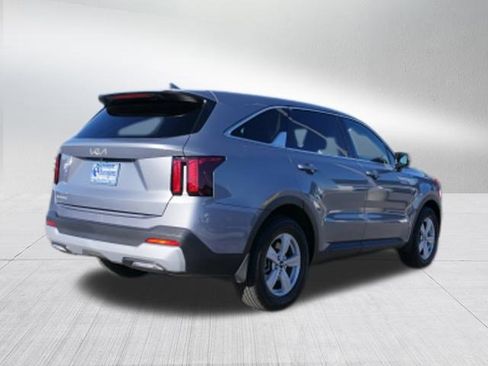 Certified 2025 Kia Sorento LX image 3