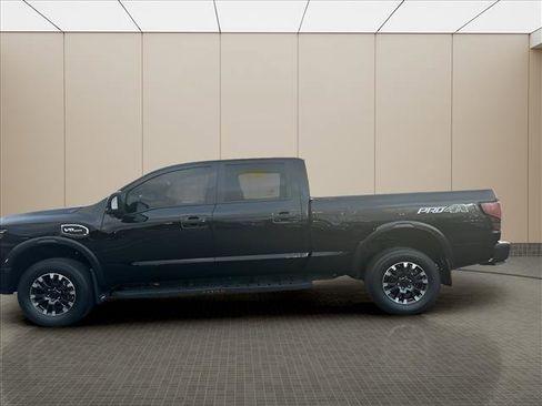 Used 2024 Nissan Titan PRO-4X w/ Pro-4x Convenience Package image 12