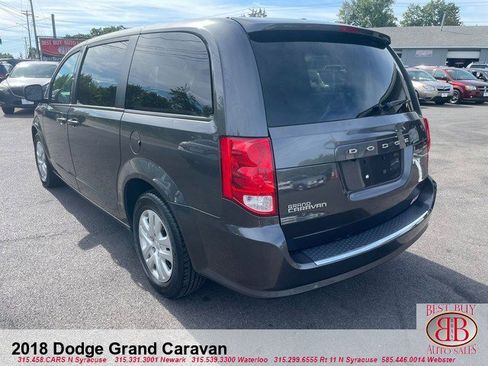 Used 2018 Dodge Grand Caravan SE w/ UConnect Hands-Free Group image 5