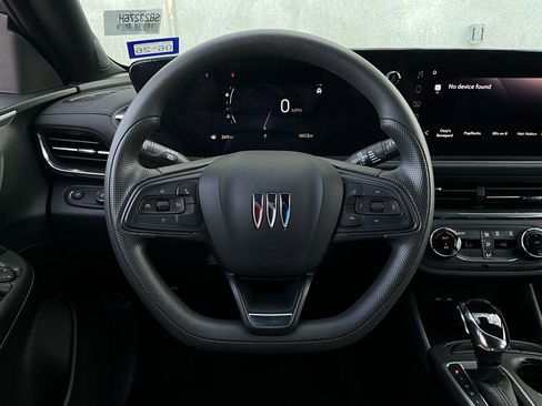 Used 2025 Buick Envista Preferred image 32