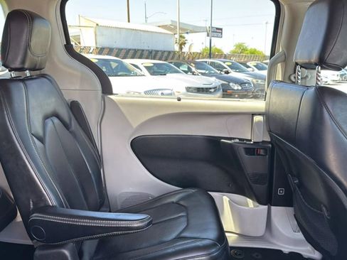 Used 2020 Chrysler Voyager Lxi image 19