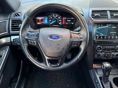Used 2018 Ford Explorer XLT w/ Equipment Group 202A AWD/4WD image 15