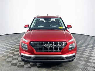 Used 2024 Hyundai Venue SEL video 2
