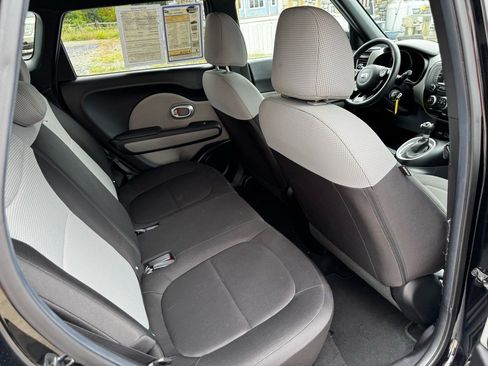 Used 2017 Kia Soul Base w/ Convenience Package image 19