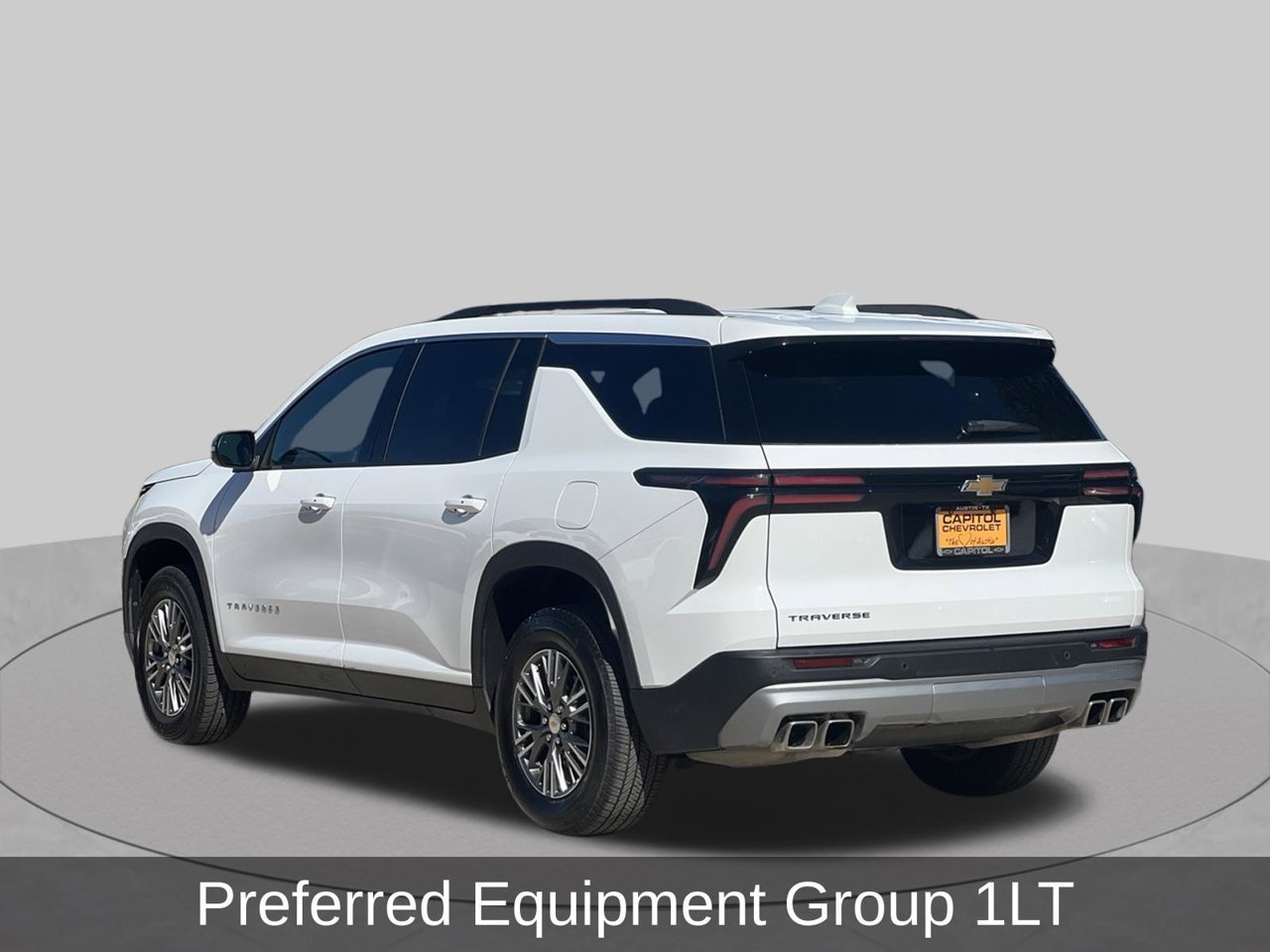Used 2026 Chevrolet Traverse LT FWD image 3