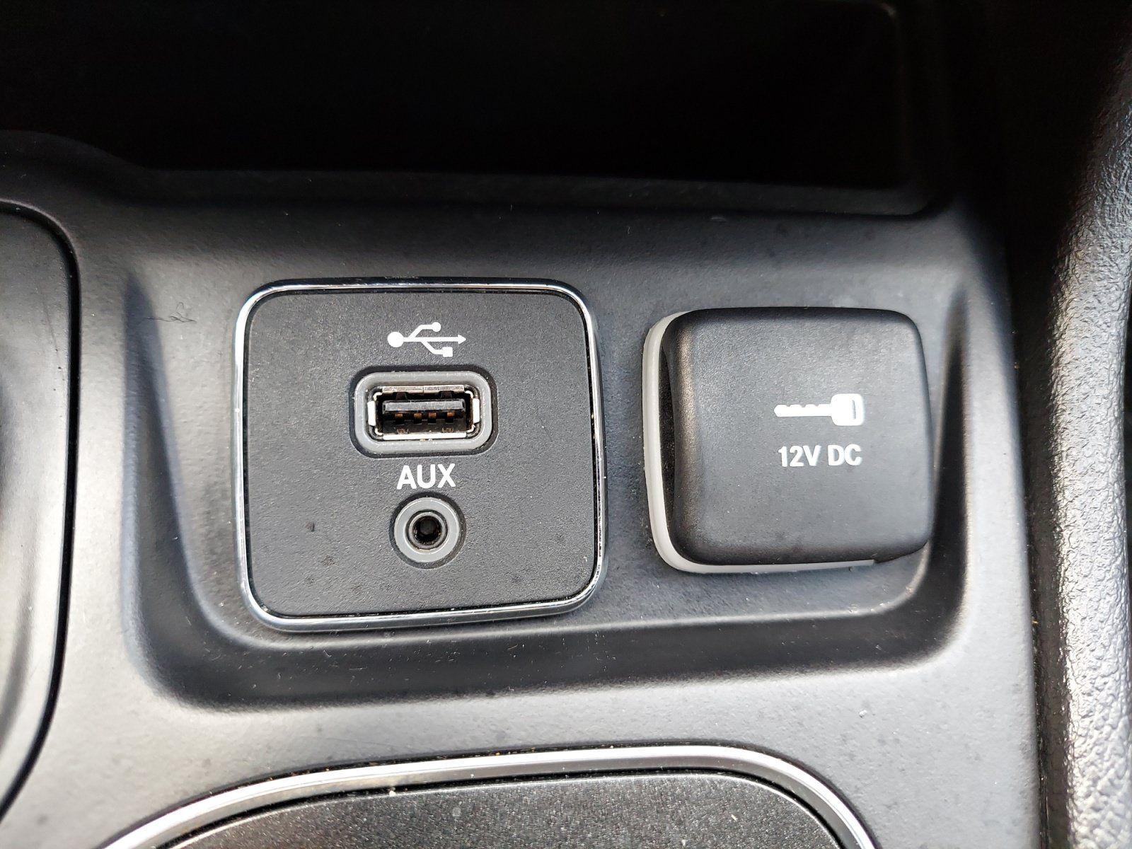 Used 2019 Jeep Cherokee Trailhawk AWD/4WD image 18