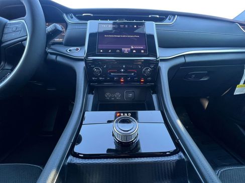 New 2025 Jeep Grand Cherokee L Altitude image 3