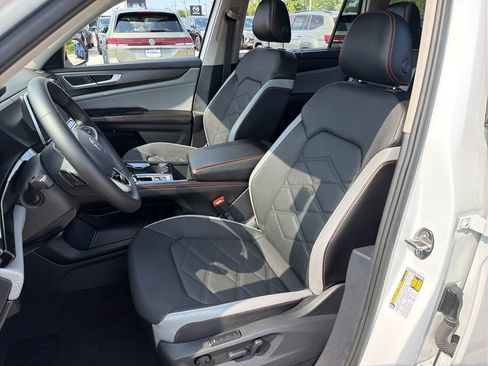 Certified 2024 Volkswagen Atlas Peak Edition SEL AWD/4WD image 7